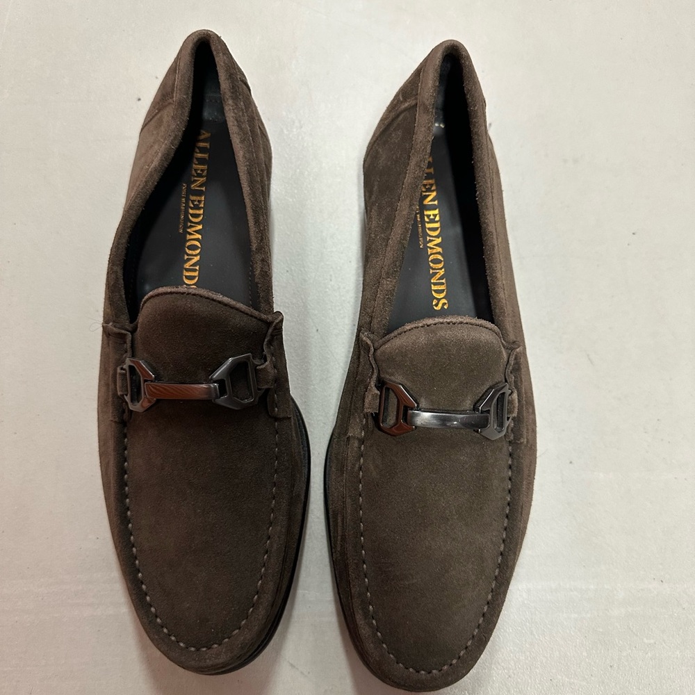 Allen Edmonds VINCI Brown Suede Loafers
Size 7 D